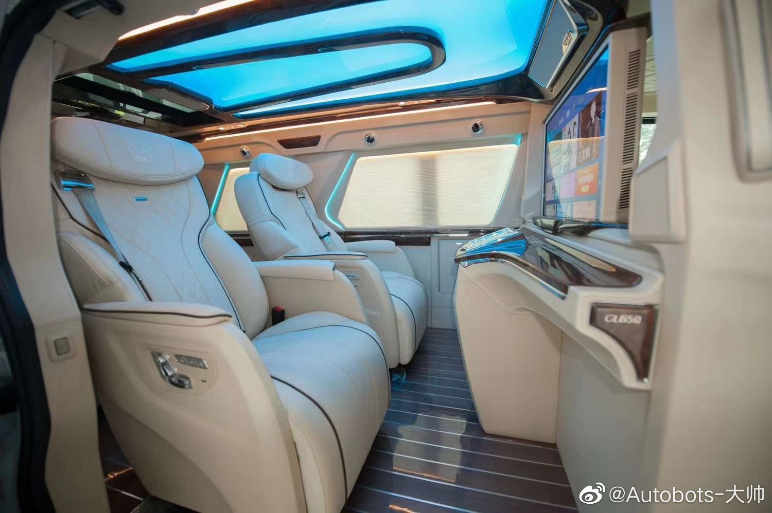 20款GMC雅尊天逸版 长5米7，6.0L马力327，V8发动机