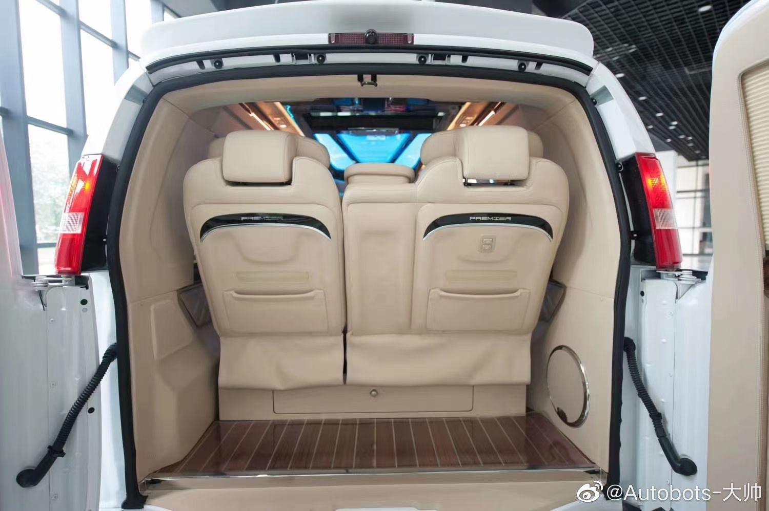 20款GMC雅尊天逸版 长5米7，6.0L马力327，V8发动机