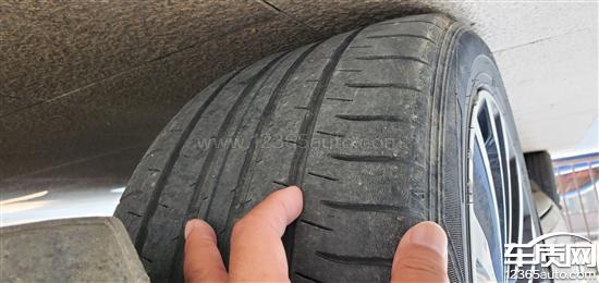 斯柯达速派邓禄普<em>轮胎</em>开裂异常磨损