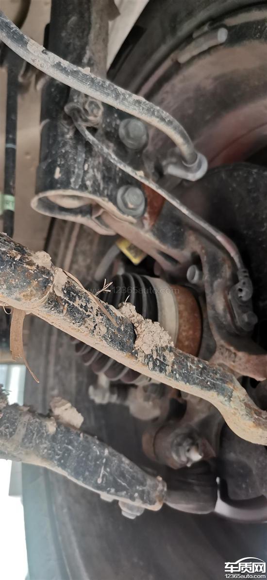北京现代ix35发动机渗油半轴生锈