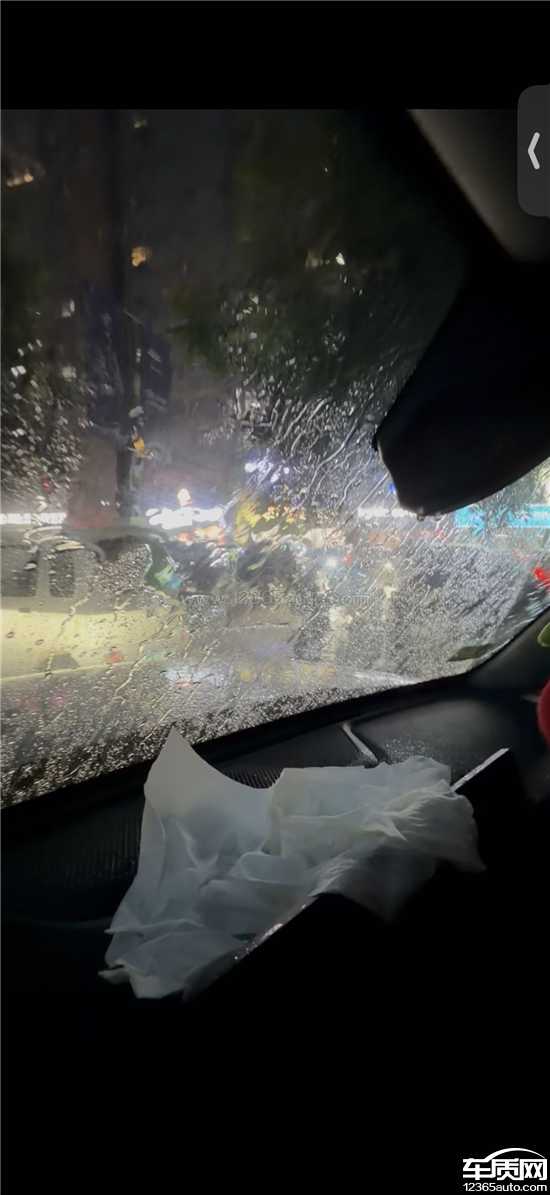 奇瑞iCAR 03车辆天窗排水管严重漏水