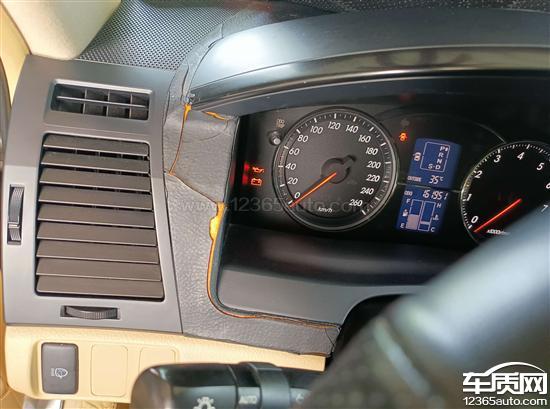 一汽丰田锐志中控仪表台老化开裂严重-新浪汽车