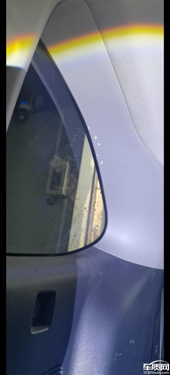 广汽丰田汉兰达车顶漏水 <em>行李</em><em>架</em>胶条开裂