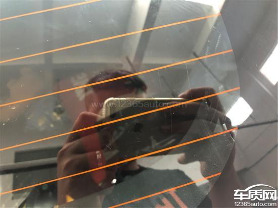 东风本田CR-<em>V</em><em>后挡风</em><em>玻璃</em>开裂存在质量问题