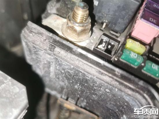 哈弗H6保险盒腐蚀严重保险丝烧毁