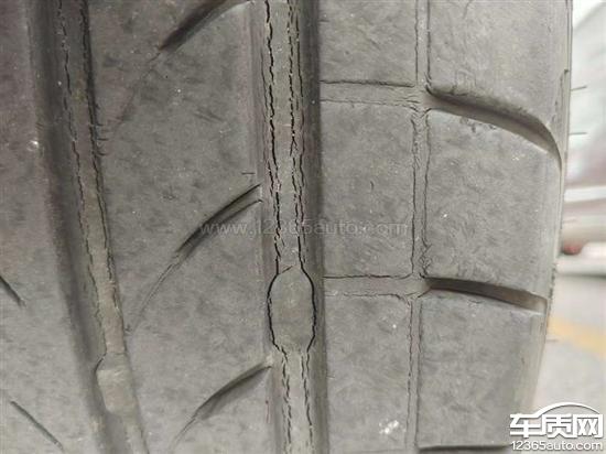 长安福特福睿斯玲珑轮胎排水槽出现裂纹