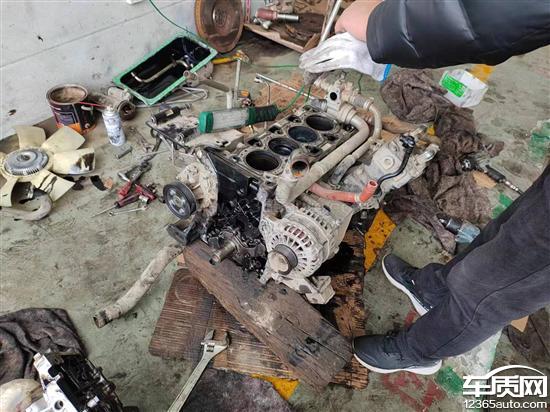 东风福瑞卡发动机烧水 需更换缸体和<em>缸盖</em>