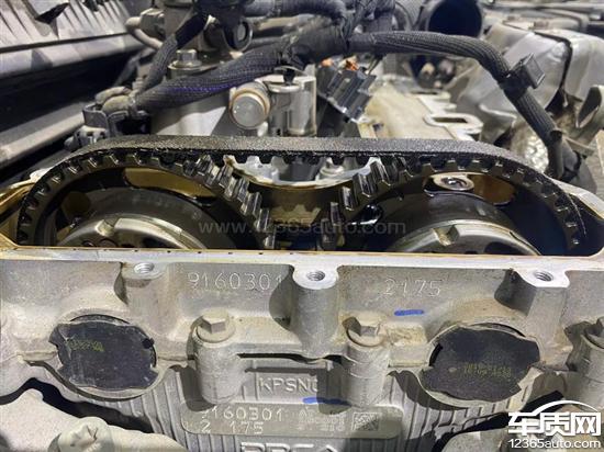 东风标致408发动机正时皮带掉毛