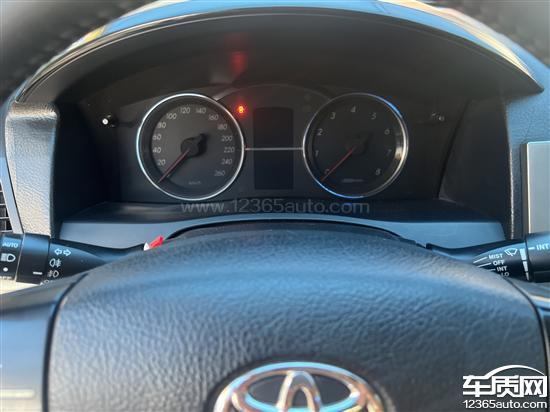 一汽丰田锐志仪表台开裂 影响行车安全