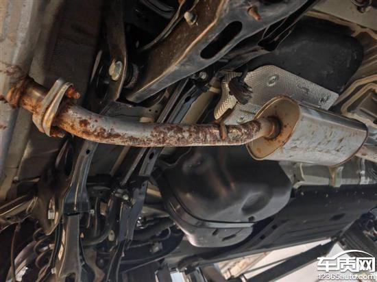 起亚狮铂拓界购车半年排气管严重生锈-新浪汽车