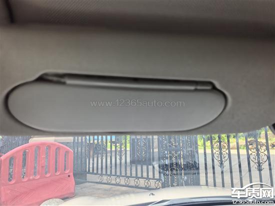 MINI主驾驶位<em>遮阳</em><em>板</em><em>化妆</em><em>镜</em>转轴断裂