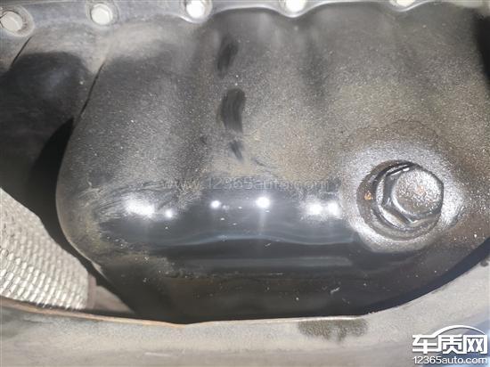 长安CS75发动机<em>油底壳</em>漏油 螺丝被打胶