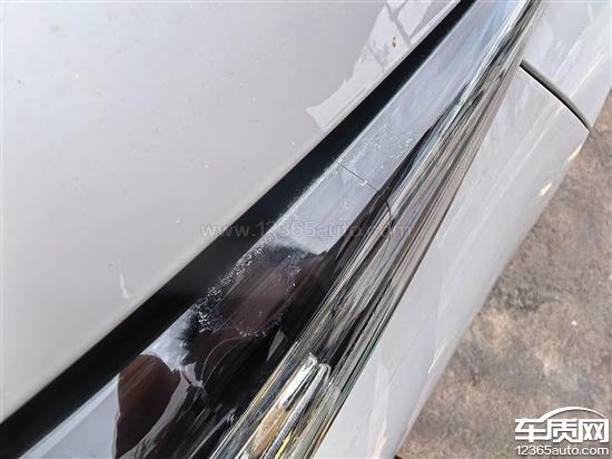 一汽丰田卡罗拉<em>LE</em><em>D</em>大灯灯罩脱皮