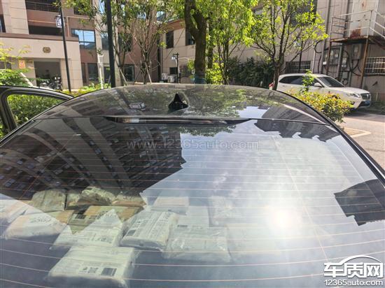 别克君威<em>高位</em><em>刹车灯</em>断裂导致漏水