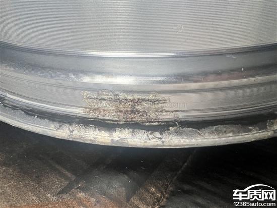 别克昂科旗<em>轮毂</em>腐蚀导致轮胎漏气