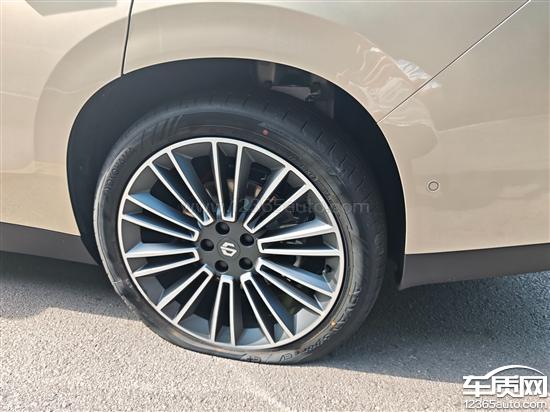 零跑C16<em>泊车</em><em>辅助</em>发生事故 优科豪马轮胎爆胎