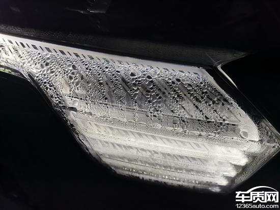 启辰大V左右<em>前大灯</em>内部有裂痕 右<em>大灯</em>积水