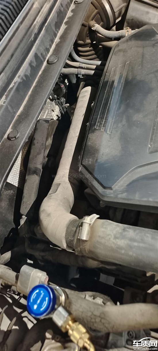 哈弗h2s4s店保养发动机盖疑似安装不到位