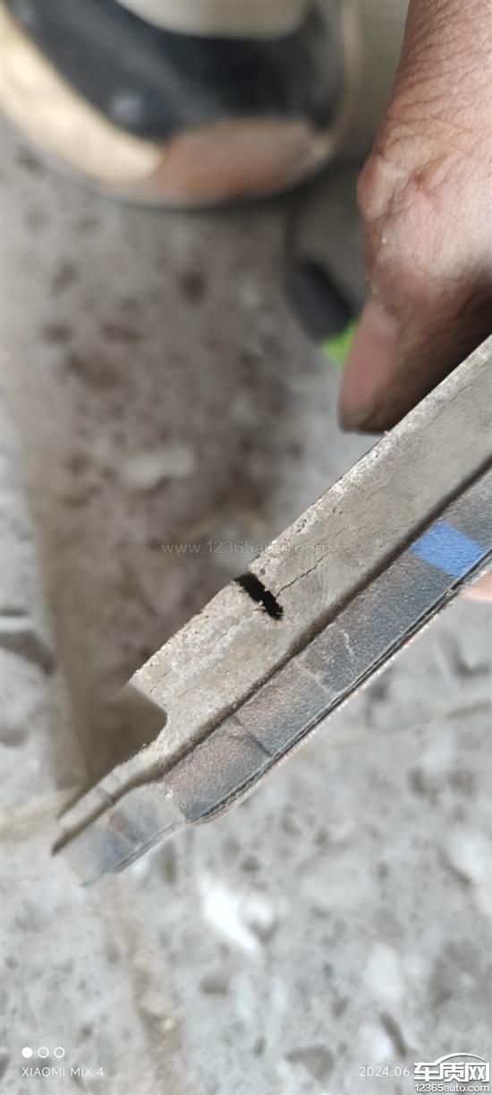 长安欧尚X7 PLUS<em>刹车</em><em>片</em>开裂 影响安全