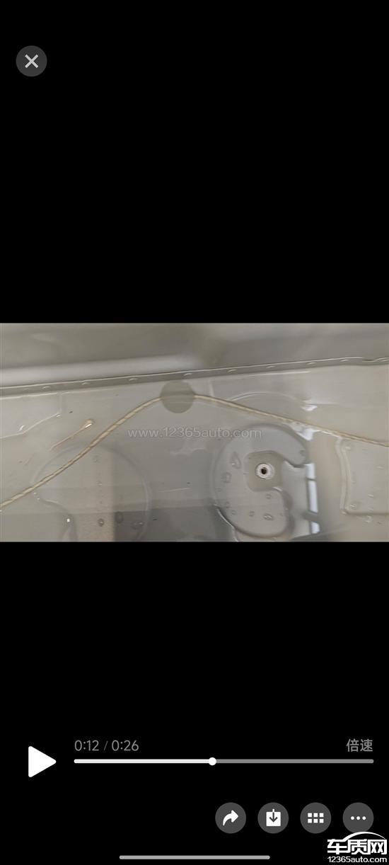 保时捷Taycan后备厢密封不严导致漏水