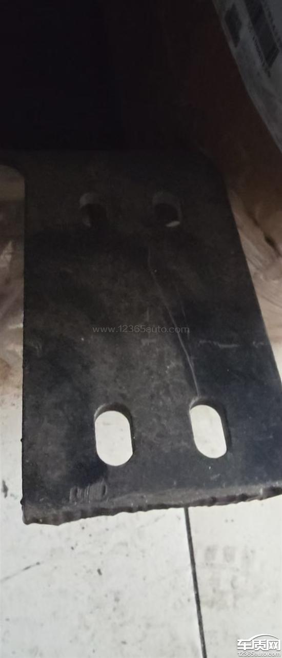 福田欧曼<em>传动</em><em>轴</em>与转向机等多处出现故障