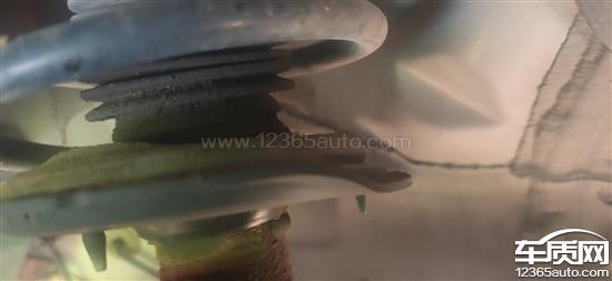 长安UNI-T<em>减震</em><em>器</em>漏油 <em>减震</em><em>器</em>失效