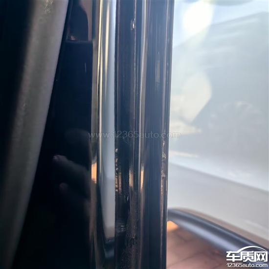 别克昂科威车门挤压 未征求同意锤击车门