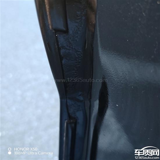 凯迪拉克XT5车门内侧漆面爆漆脱落