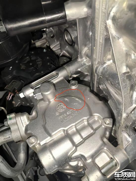 长安马自达昂克赛拉机舱内<em>压缩</em><em>机</em>有明显碰伤