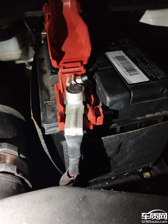吉利帝豪GS电瓶漏液无法正常使用