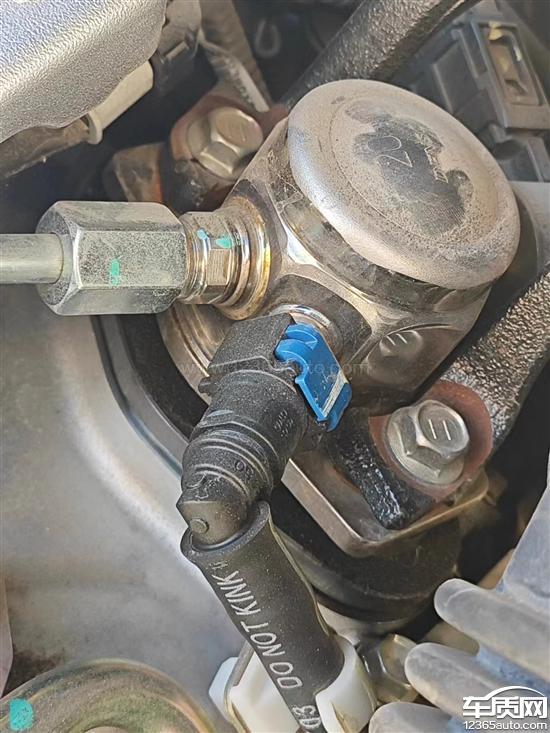 一汽丰田卡罗拉发动机高压油泵渗油-新浪汽车