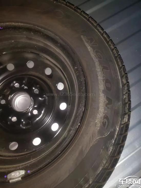 五菱荣光小卡专用车玲珑轮胎爆胎 跑偏