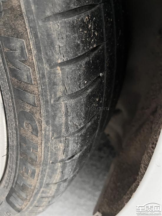 一汽奥迪a4l米其林轮胎开裂要求更换