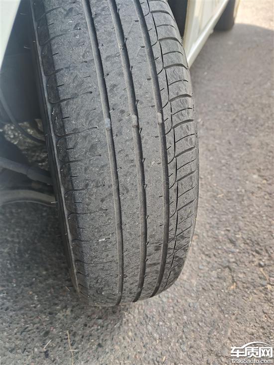 奇瑞新能源qq冰淇淋两前轮胎吃胎-新浪汽车