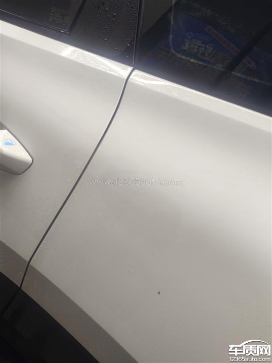吉利博越l经销商出售问题车 漆面有色差-新浪汽车