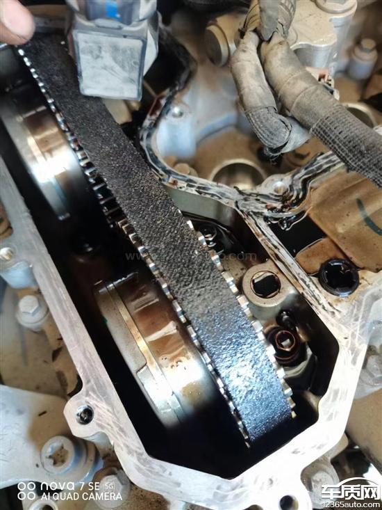 五万多公里发动机报警趴窝,检查正时皮带掉毛把机油滤网堵塞,现在严重