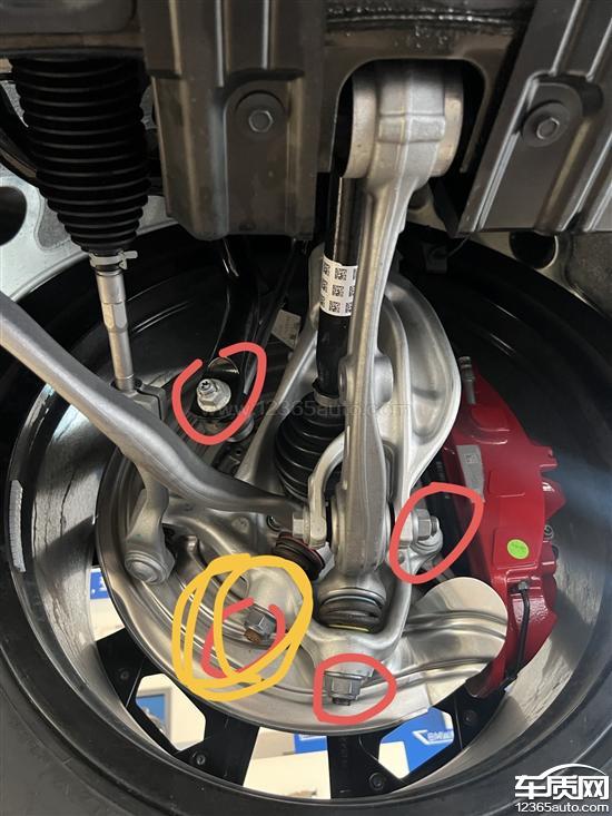 进口宝马xm平衡杆断裂球头脱落导致出现事故-新浪汽车