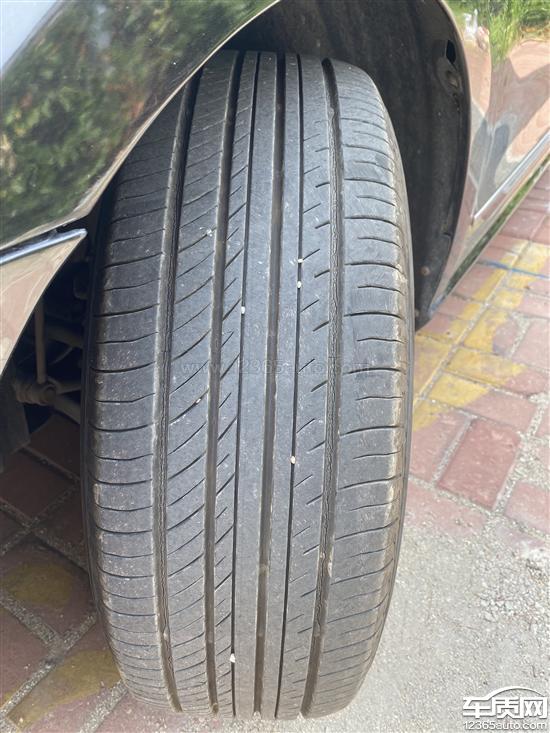 上汽大众帕萨特途虎换轮胎出现问题不予解决-新浪汽车