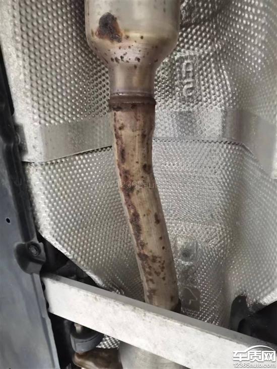 一汽丰田卡罗拉排气管生锈严重 尽快处理