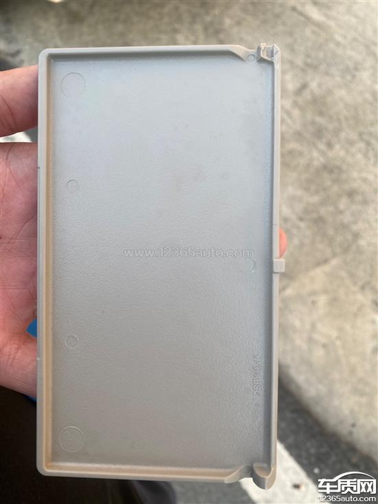 东风日产逍客<em>遮阳</em><em>板</em><em>化妆</em><em>镜</em>盖板脱落