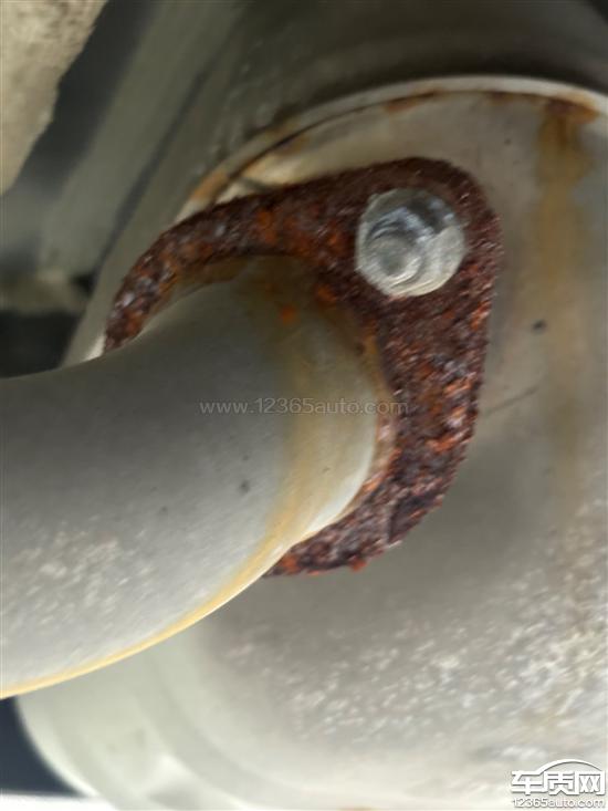 东风本田HR-V下摆臂与<em>副车架</em>生锈