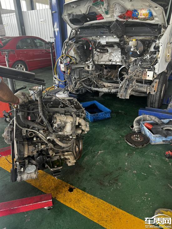 南京依维柯欧胜发动机<em>气门</em>脱落导致故障