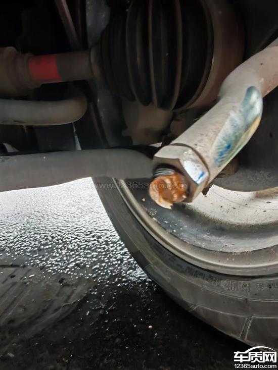 广汽本田皓影新能源高速行驶时<em>转向</em><em>拉杆</em>断裂