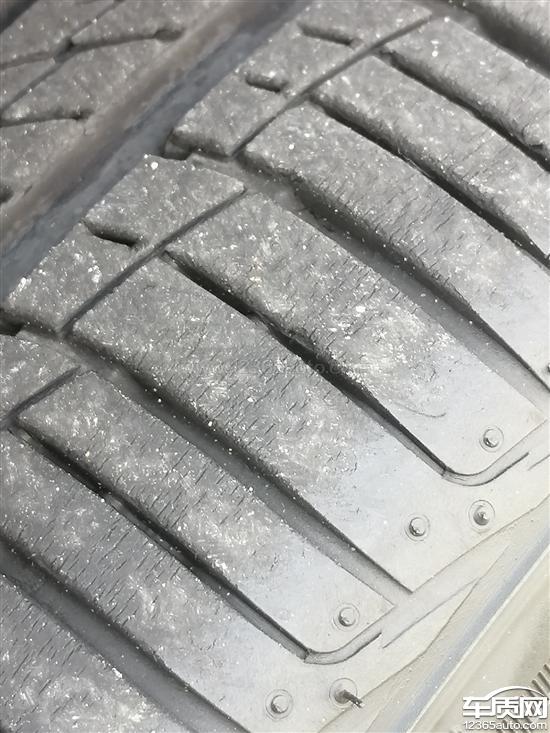 上汽大众途岳原车韩泰轮胎无故开裂