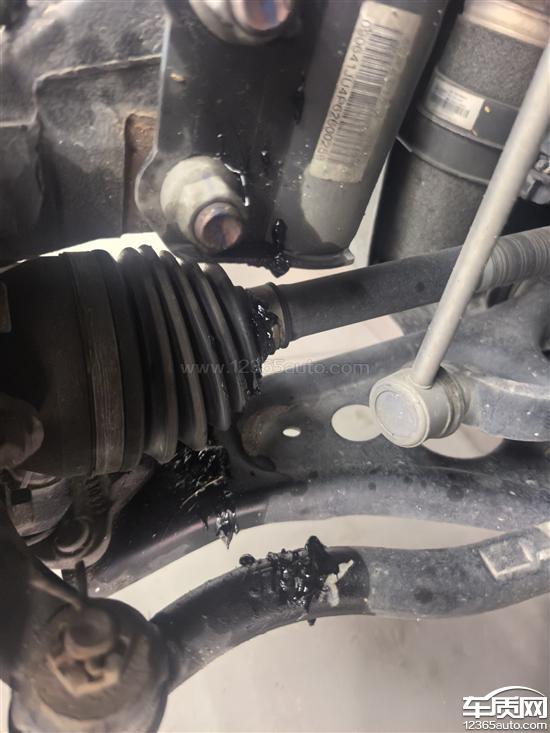 比亚迪元PLUS左侧<em>传动</em><em>轴</em>球笼套漏油脂
