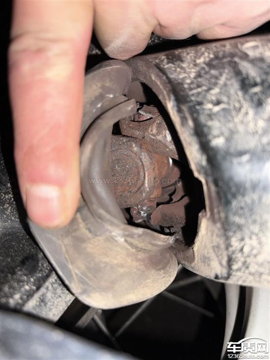 宝马R1200gs<em>传动</em><em>轴</em>损坏抛锚要求处理.