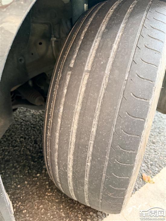 零跑C10事故维修过后轮胎出现偏磨