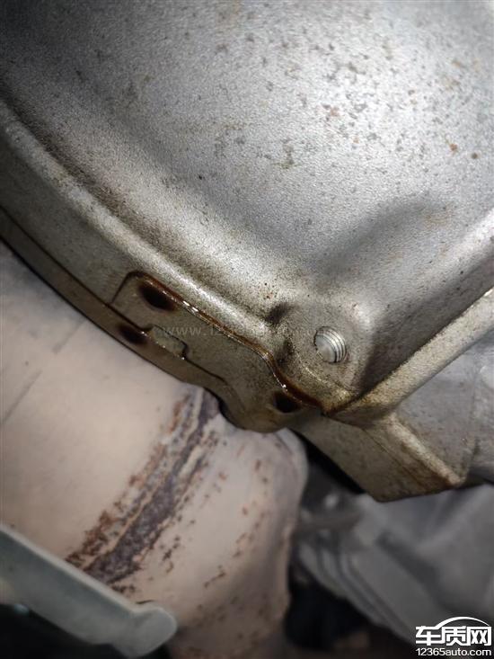 雷克萨斯RX<em>曲轴</em>后油封严重渗漏机油