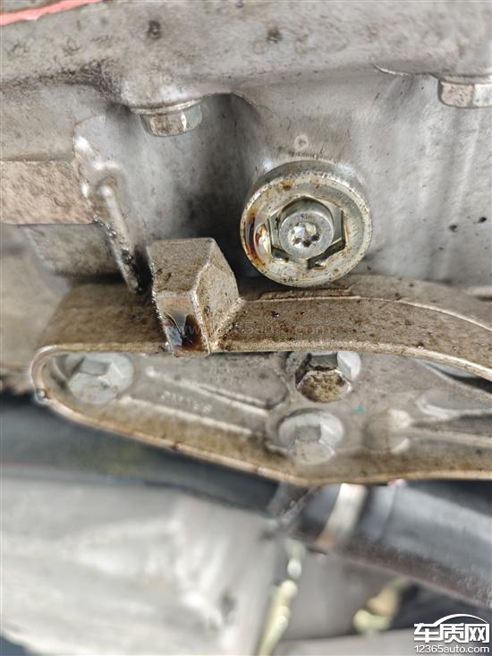 领克03<em>曲轴</em>后油封漏油 售后未能处理