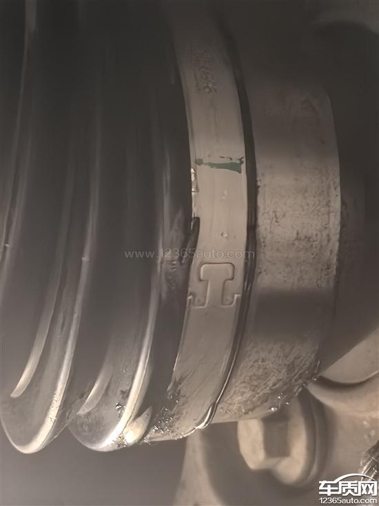 别克君越新车<em>半轴</em>防尘套裂开 拒不质保